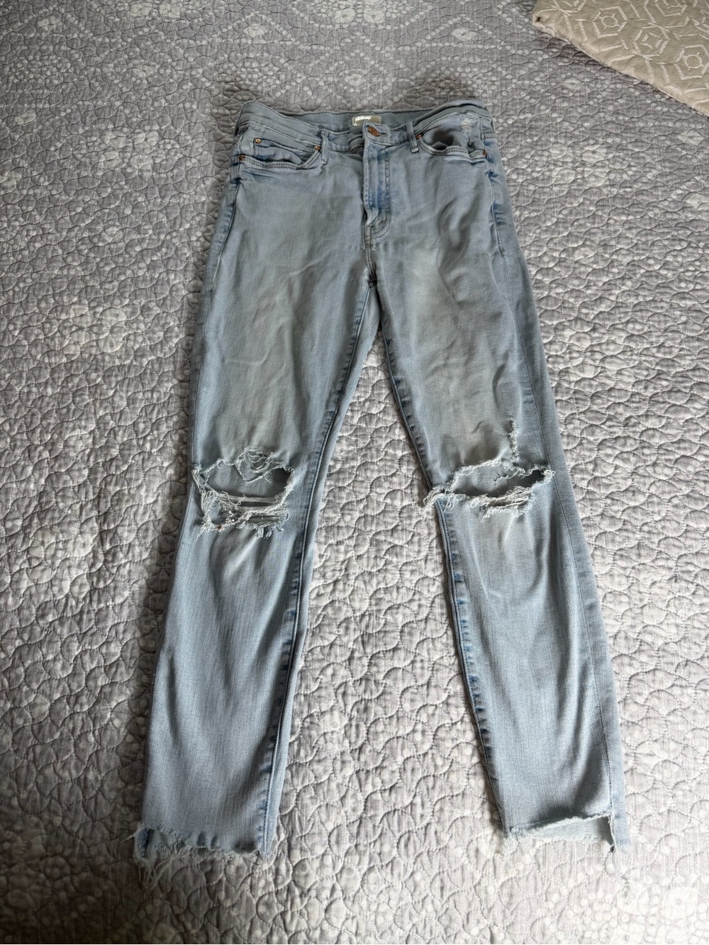 MOTHER The Stunner Light Blue Distressed Skinny Jeans. Size 27.